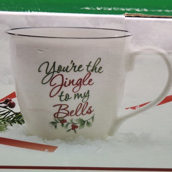 NIB Pfaltzgraff Winterberry Set Of 2 Mugs 20 oz  Porcelain White Green Red - Picture 4 of 6